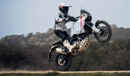 Ducati DesertX - Ανακοινώθηκε η τιμή του στην Ελλάδα