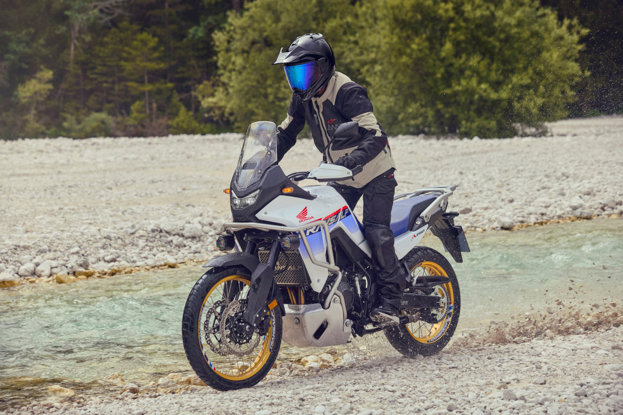Honda Transalp 750 2025 Τιμή – Ανακοινώθηκε και για τις δύο εκδόσεις