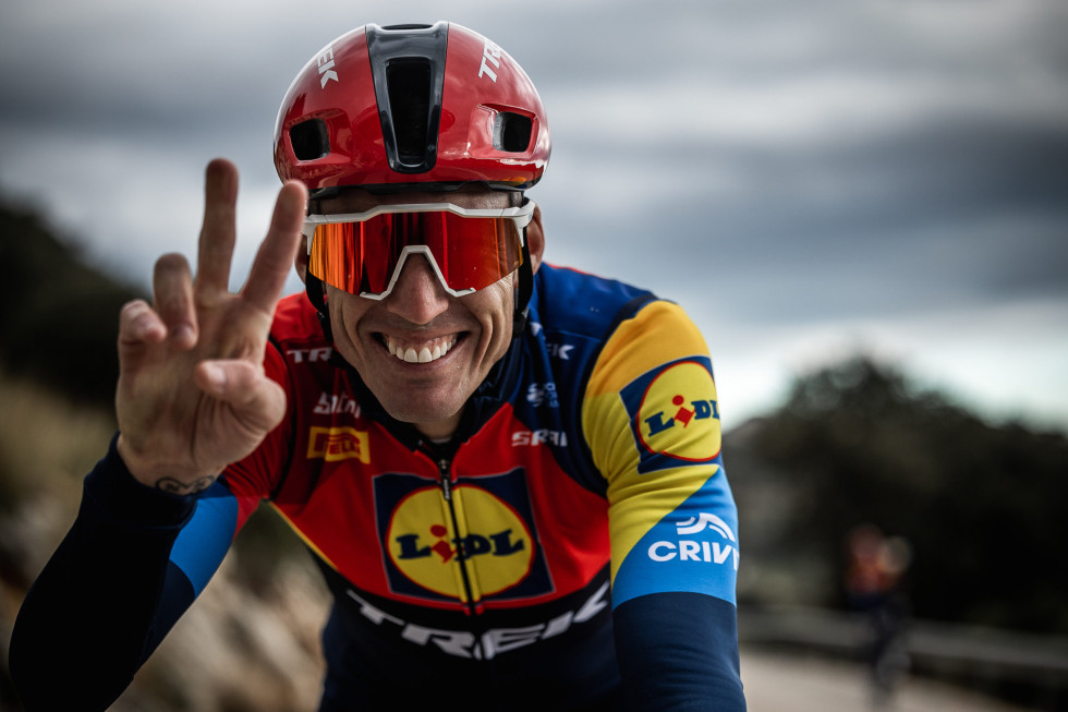 Aleix Espargaro – Δέχθηκε δώρο ένα ποδήλατο από τον «GOAT» Tadej Pogacar