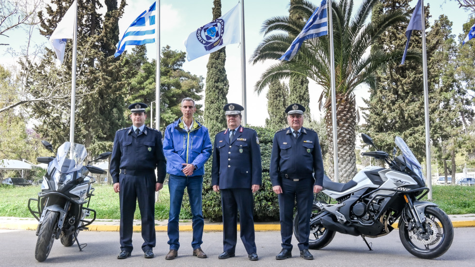 Η Muvus Στηρίζει την Ελληνική Αστυνομία με Δωρεά 2 Μοτοσυκλετών CFMOTO 700MT