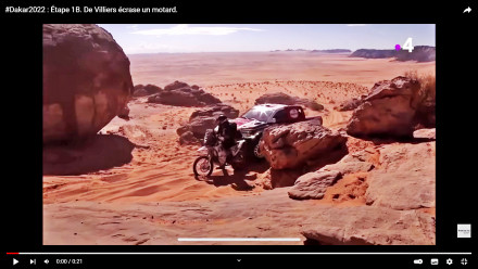 Dakar 2022 - Αυτοκίνητο πατάει μοτοσυκλέτα και κατόπιν φεύγει, εισπράττοντας εξοντωτική ποινή! - Video