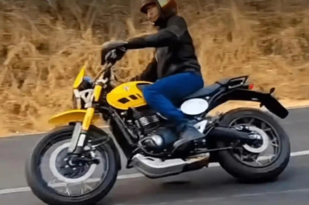 Triumph Scrambler 400 XC 2025 – Το «τσάκωσαν» χωρίς καμουφλάζ σε δοκιμές