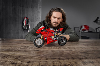 Ducati Panigale V4 R από τη LEGO Technic