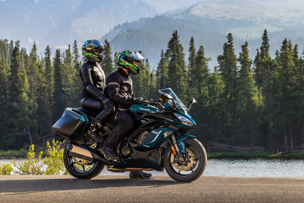 Kawasaki Ninja H2 SX και Ninja 1100SX - Χρωματικό φρεσκάρισμα 2026