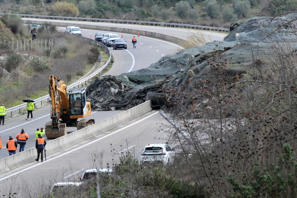 Κατολίσθηση σε «συνέχειες» στην Ιονία Οδό – Κλείνει για 3 μήνες