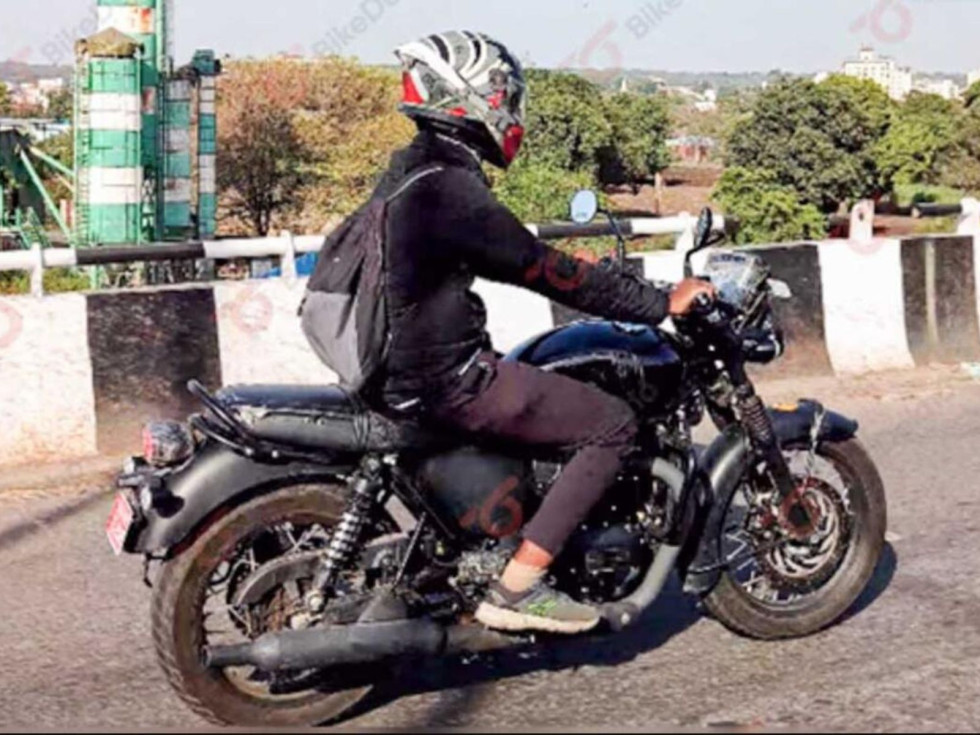 Triumph Bonneville 400 - Νέες κατασκοπευτικές φωτογραφίες αποκαλύπτουν την neo-retro που ετοιμάζεται