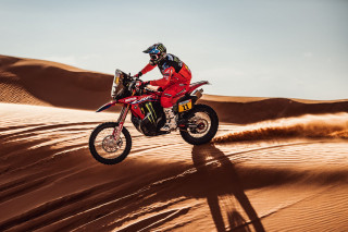 Rally Dakar 2022: Μέρα 7 - Εκτός αγώνα ο Daniel Sanders, η νίκη στον Cornejo και το HRC, Van Beveren και Yamaha πρώτοι γενικής