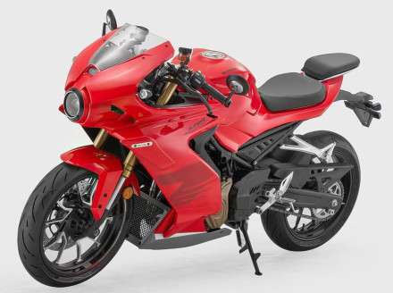 QJMOTOR Super4 – Μικρότερη σπορ μοτοσυκλέτα με αυτόματο κιβώτιο;