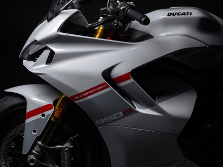 Ducati Supersport 950 S 2024 – Νέος, «εικαστικός»… χρωματισμός