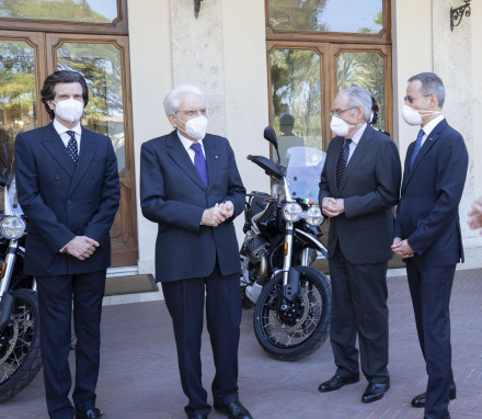 Piaggio Group – Δύο Moto Guzzi V85 TT σε προεδρική υπηρεσία