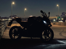 BMW 450RR 2026 - Teaser φωτογραφία προμηνύει τον ερχομό του