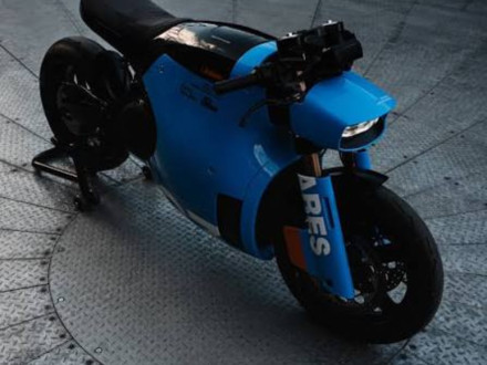 Real Motors ARES - Ηλεκτρική μοτοσυκλέτα με «αναλογική» φιλοσοφία