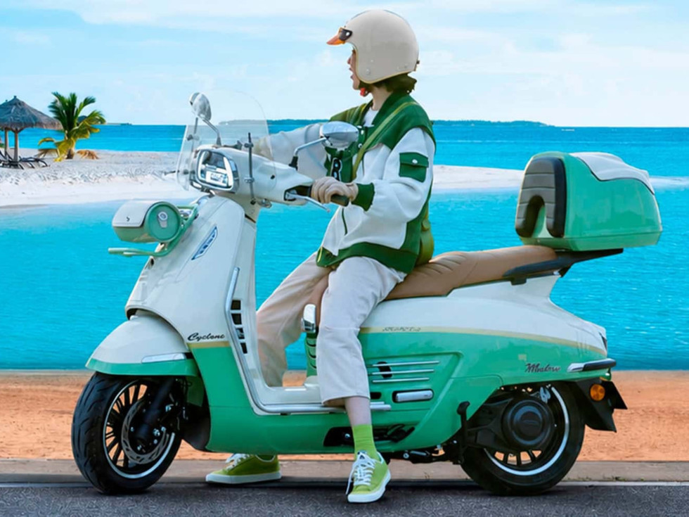 Cyclone RT3E - Νέο μεσαίο ρετρό scooter που κοιτάζει προς την Ευρώπη