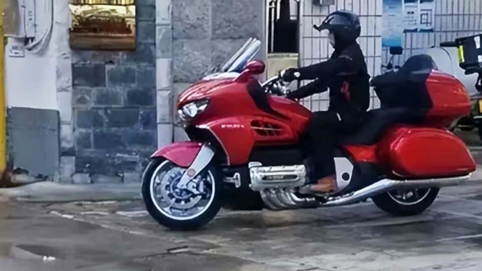 Souo Boxer – Ιδού το κινεζικό 8κύλινδρο… «Goldwing»!
