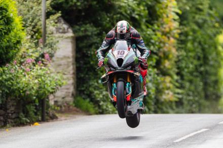 IoMTT 2024, Superbike Race 1 - Θρίαμβος Hickman στην ατυχία του Dunlop