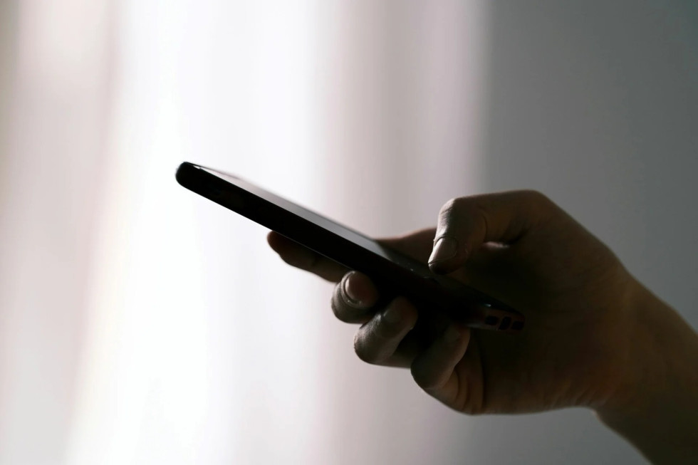 Νέα απάτη με SMS – Για δήθεν παραβίαση ορίου ταχύτητας, αποσπούν χρήματα και στοιχεία
