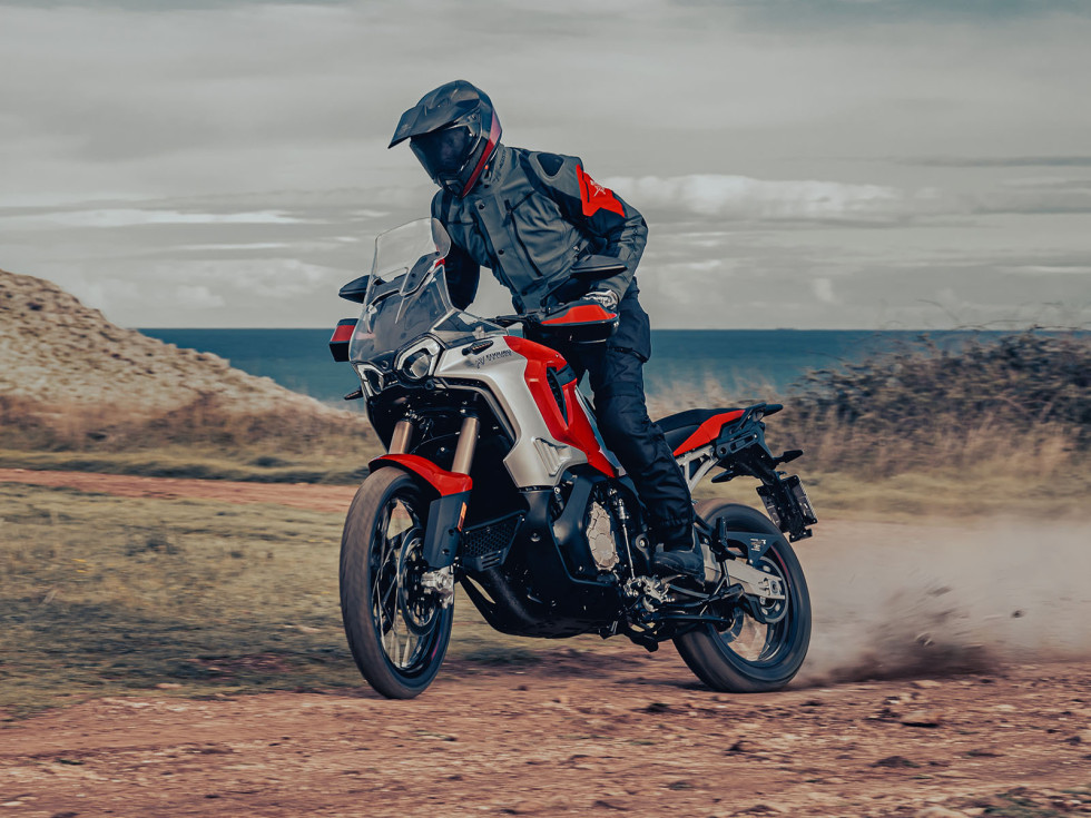 MV Agusta Enduro Veloce 2024 - Το "προσιτό" LXP Orioli