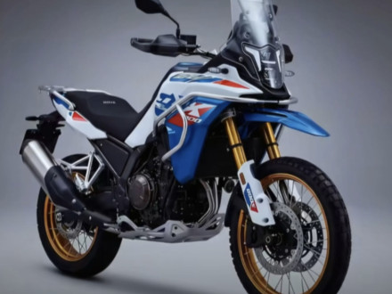 Νέα Kove 800X - Εμφανίστηκε στην Κίνα ελαφρύτερη, με “εγκέφαλο” 6-αξόνων