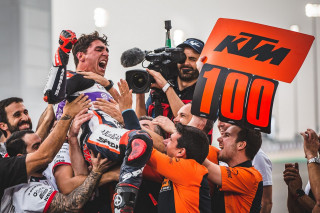 KTM - Πέτυχε την 100η νίκη της σε ασφάλτινο αγώνα GP!
