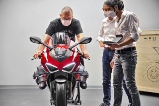 Ducati Superleggera V4 – Παραδόθηκε η πρώτη στον νέο της ιδιοκτήτη