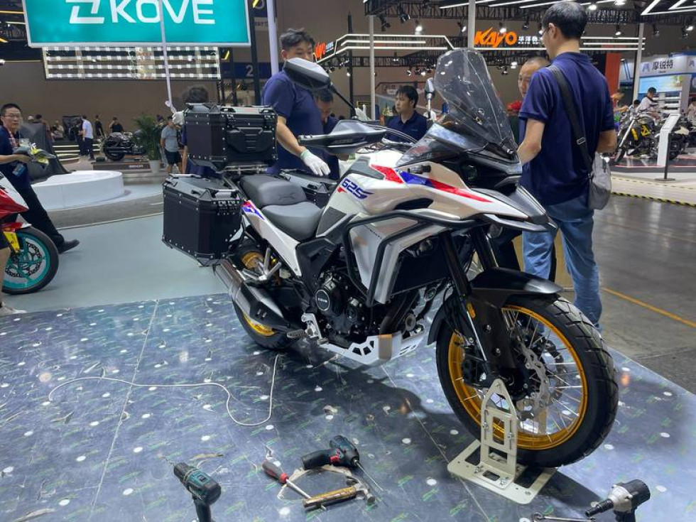 Kove 625X – Με ηλεκτρονική πίσω ανάρτηση και ραντάρ στα μεσαία κυβικά!