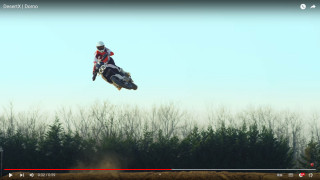 Ducati DesertX - Απίστευτα &quot;τραπεζώματα&quot; του Antoine Meo σε πίστα Motocross! - Video