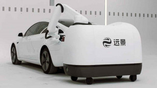 Mochi robot – Το ρομπότ που ψάχνει, βρίσκει και φορτίζει το ηλεκτρικό σου όχημα!