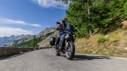 Yamaha Tracer 9 Y-AMT 2025 - Οι τιμές όλων των εκδόσεων