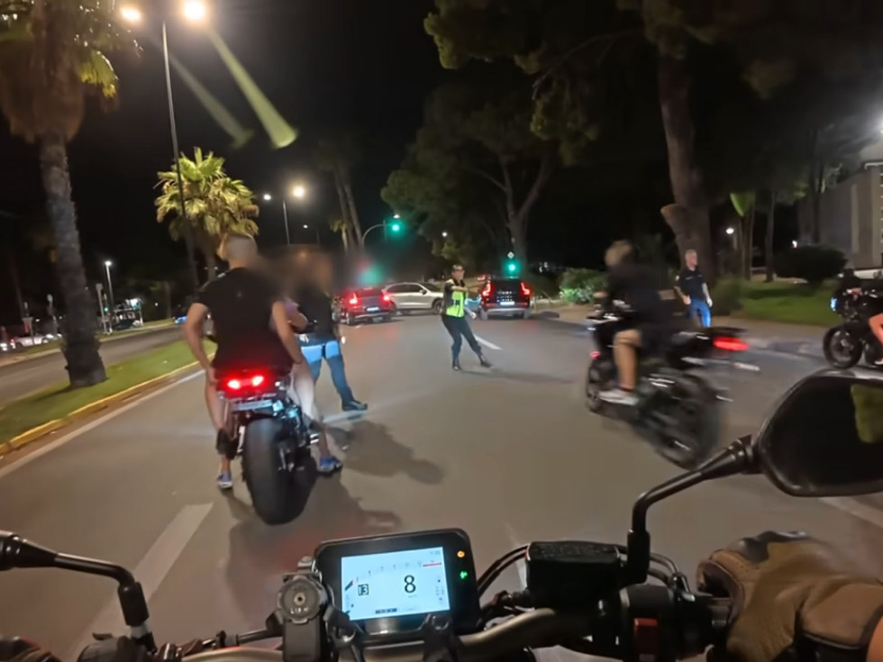 Σκηνές χάους σε έλεγχο της τροχαίας στη Βουλιαγμένη