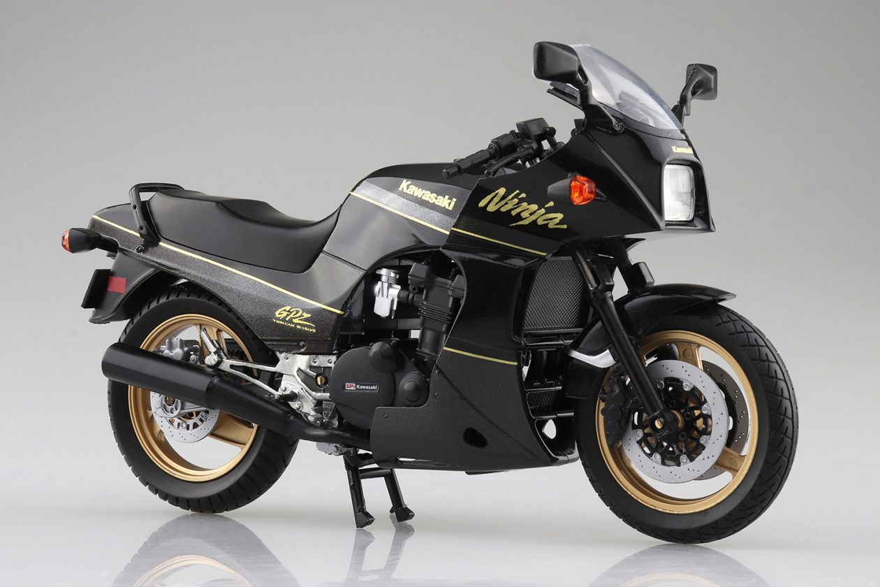 Kawasaki GPZ900R σε κλίμακα 1/12 από την Aoshima