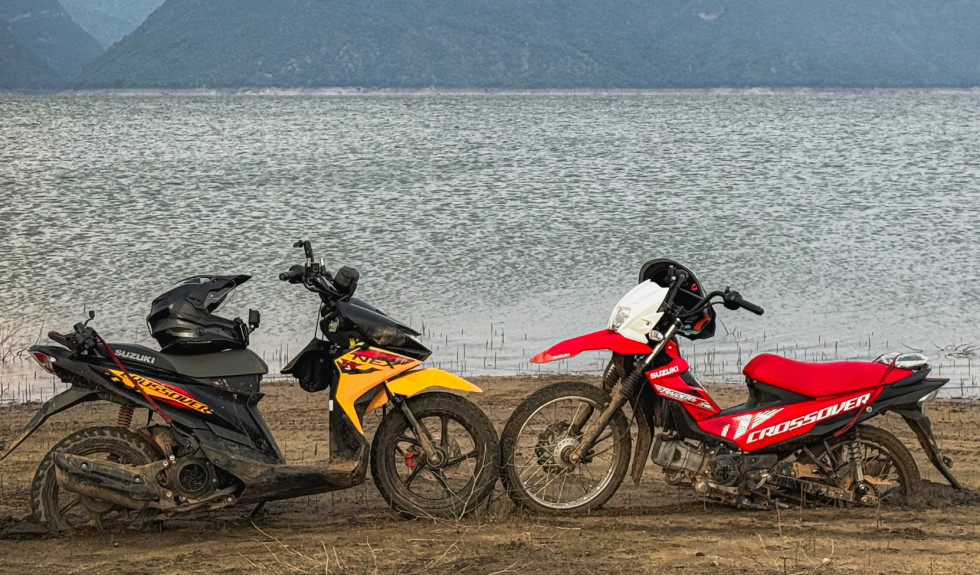 Suzuki Raider J και NEX Crossover - Δίδυμο οικονομικής περιπέτειας [Βίντεο]