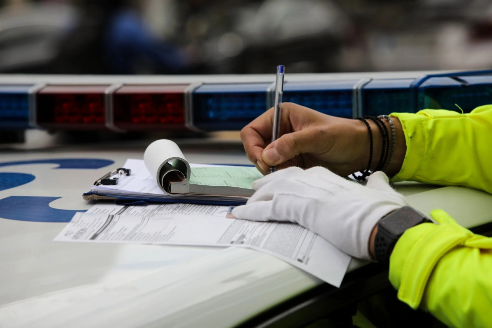 Η κυβέρνηση παίρνει από τους Δήμους τα έσοδα από πρόστιμα ΚΟΚ