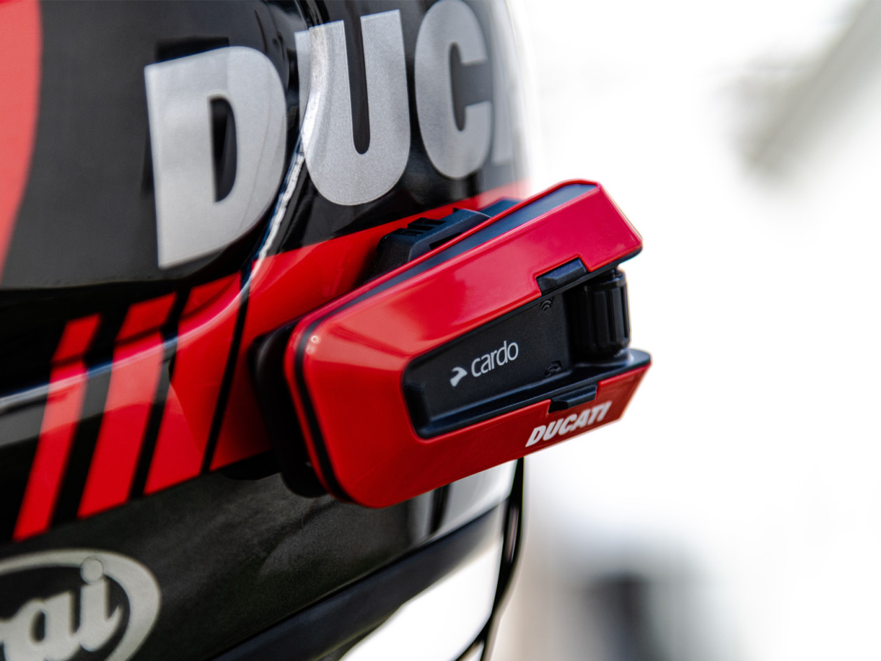 Ducati Communication System V3 by Cardo – Επικοινωνία στα κόκκινα
