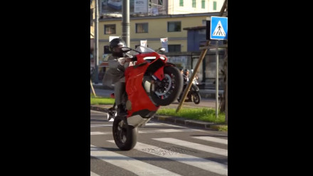 Souza con la Ducati Panigale V4 provoca la reazione in Italia