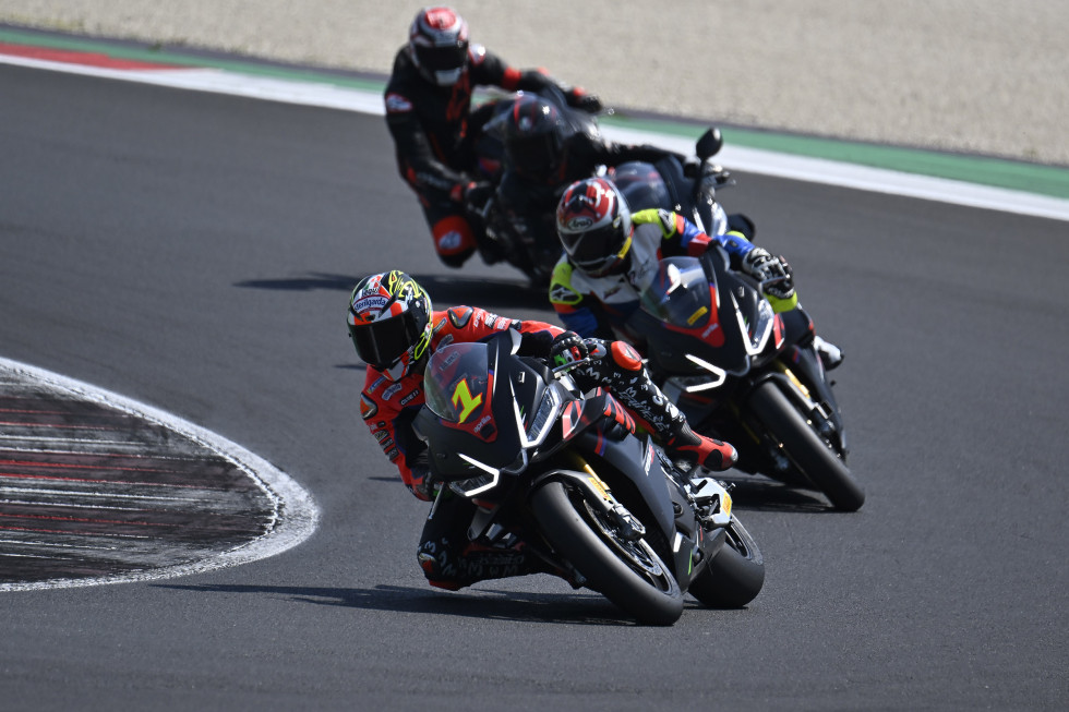 Aprilia Pro Experience – Οδήγησε στο Misano με τον Max Biaggi και τον Miguel Oliveira!