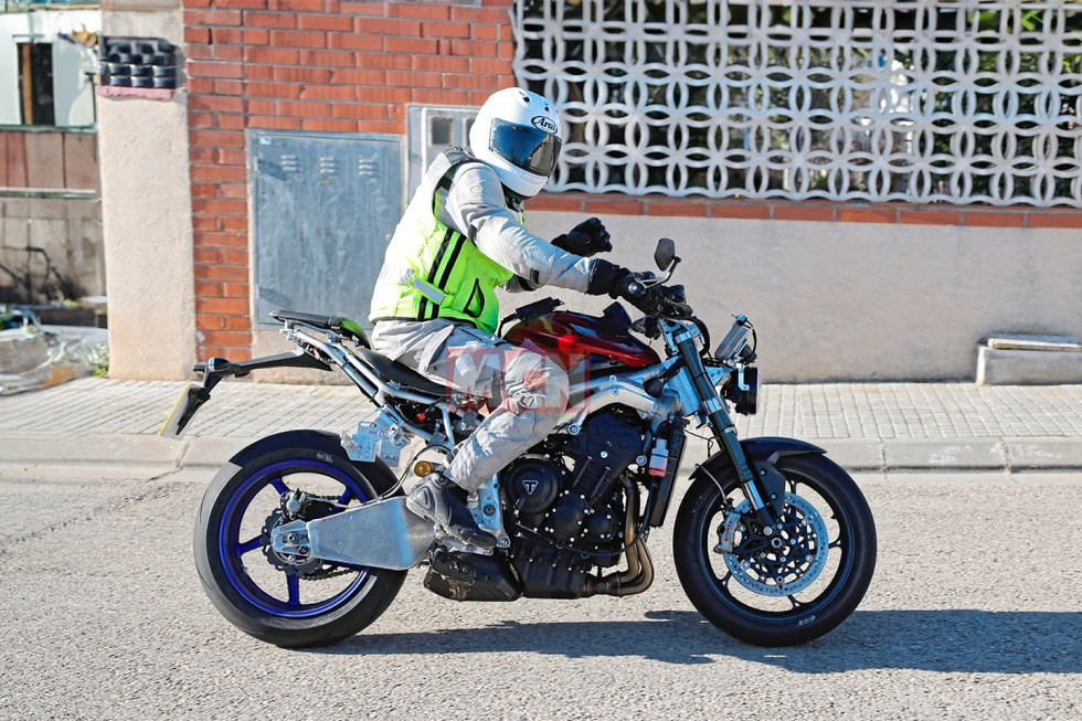 Triumph – «Μυστηριώδης» Street Triple με πολλές αλλαγές εθεάθη σε δοκιμές