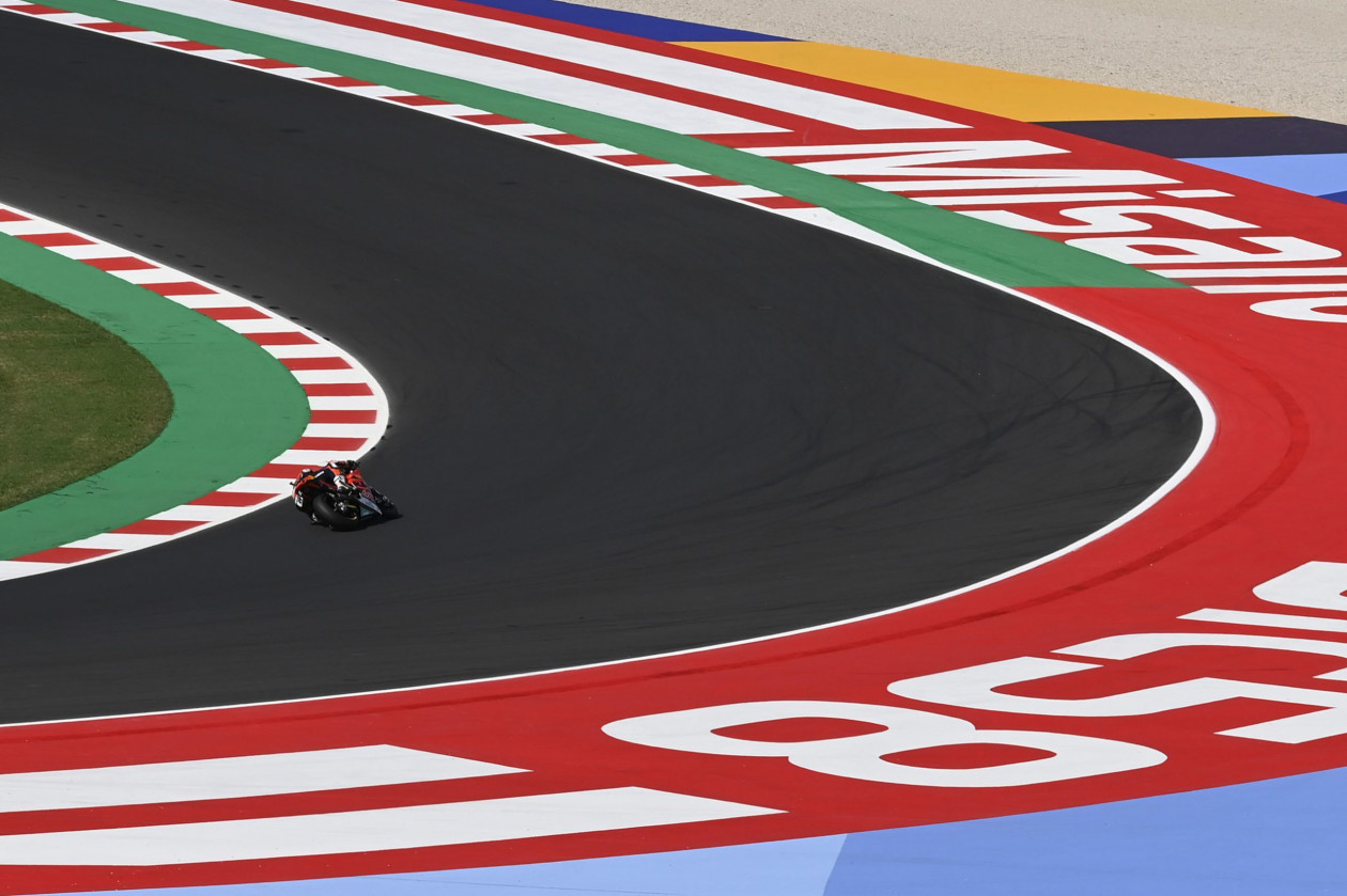 Moto2 2021 14ος Αγώνας Misano (Ιταλία) – Μία ακόμη νίκη για τον τραυματία Raul Fernandez! Πλησίασε στους 34β. τον Gardner.