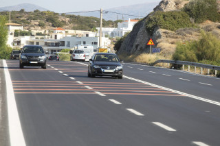 Ολοκληρώθηκαν οι εργασίες βελτίωσης της οδικής ασφάλειας στο 44ο χλμ. της Παραλιακής Λεωφόρου Βάρκιζας-Σουνίου