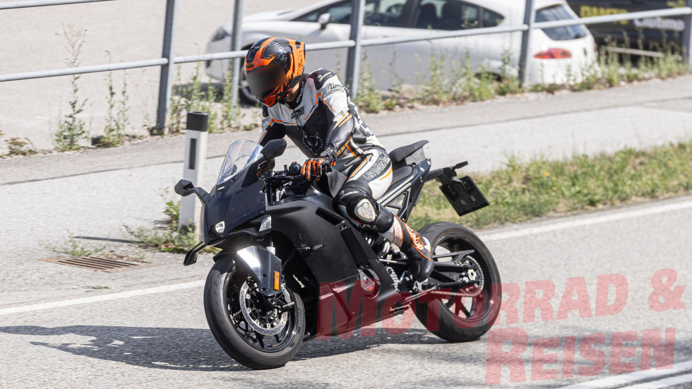 KTM 790 RC R – Σε κατασκοπευτικές εικόνες το νέο μοντέλο