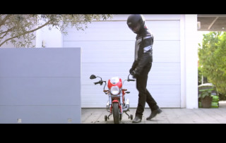 10 αστείες διαφημίσεις με θέμα την μοτοσυκλέτα – Video