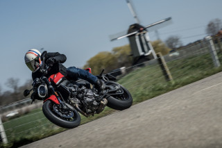 Πρώτη επαφή - Ducati Monster 2021 - Εποχή του αλουμινίου