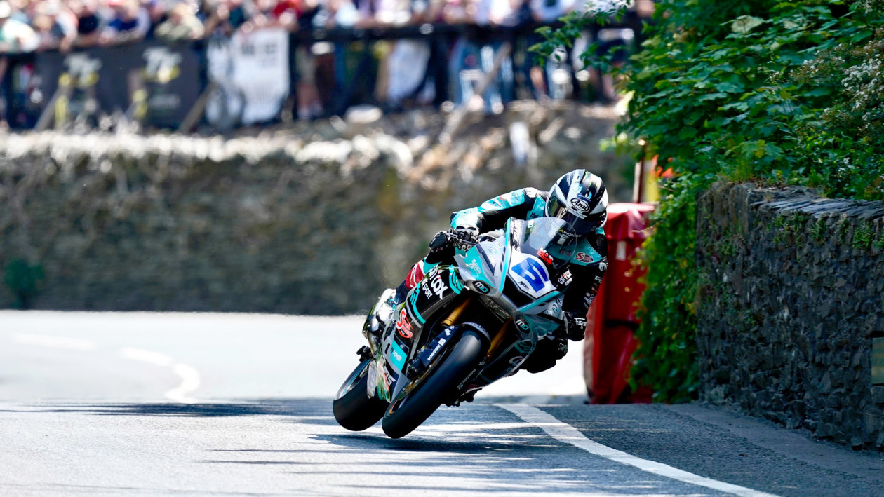 H Arai γιορτάζει μια σχέση 40 ετών με το Isle of Man TT