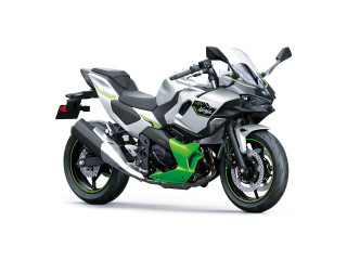 Kawasaki - Οι τιμές των υβριδικών και των μοντέλων στα 500 κ.εκ.