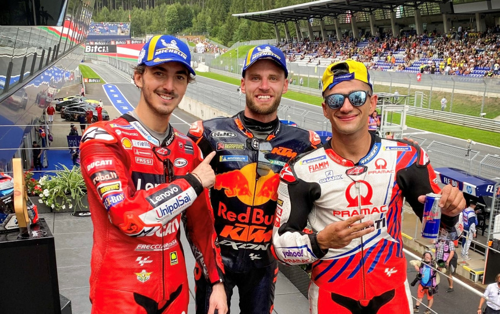 MotoGP 2021 11ος Αγώνας Αυστρία – Χωρίς φρένα, χωρίς πρόσφυση, με σλικ λάστιχα στη βροχή και με ποινή 3’’, ο Brad Binder κέρδισε τον αγώνα της δεκαετίας!!!