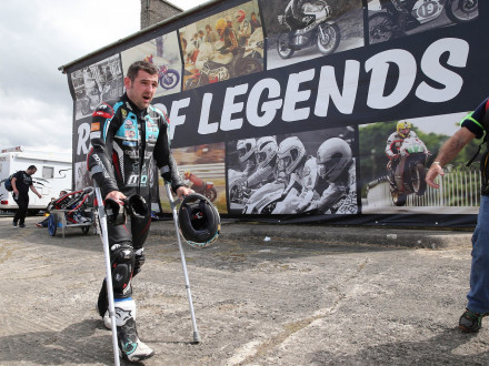Michael Dunlop - Διπλή νίκη στο Armoy, με σπασμένη λεκάνη!