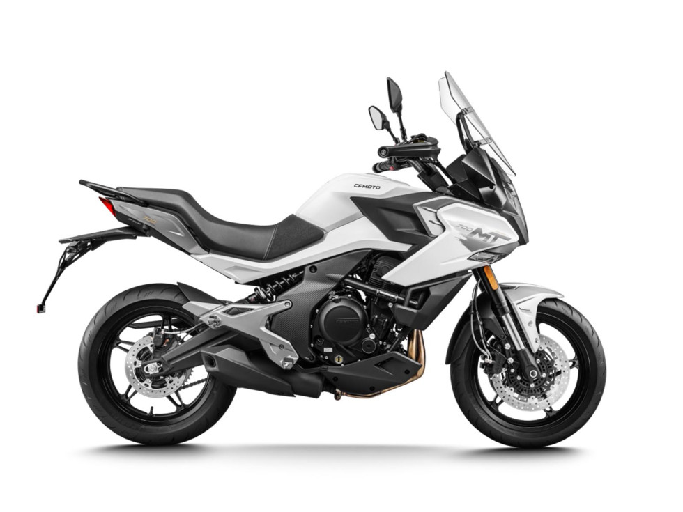 CFMOTO 700ΜΤ 2024 - Δώρο Βαλίτσα &amp; Έκπτωση για Σώματα Ασφαλείας και Σχολές Οδηγών