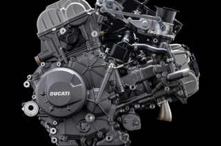 Ducati – Και στα DesertX και Monster 2026 ο νέος V2 κινητήρας χωρίς Desmo