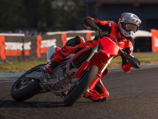 Ducati Desmo450 SM 2026 - Το πρώτο αγωνιστικό Supermoto των Ιταλών