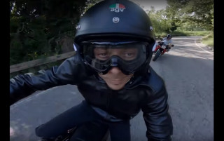 Rossi – “Σε αυτό τον δρόμο έμαθα να οδηγώ” – Video στην αγαπημένη του διαδρομή!