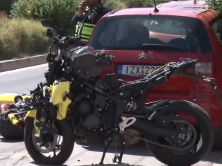 Καλλιθέα - Σοβαρό τροχαίο για μοτοσυκλετιστή του ΕΚΑΒ